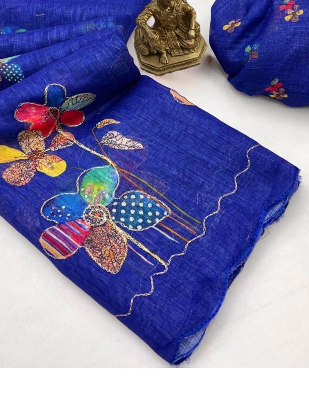 Blue Pure Linen Saree Adorned with Soft Floral Patterns - Image 3