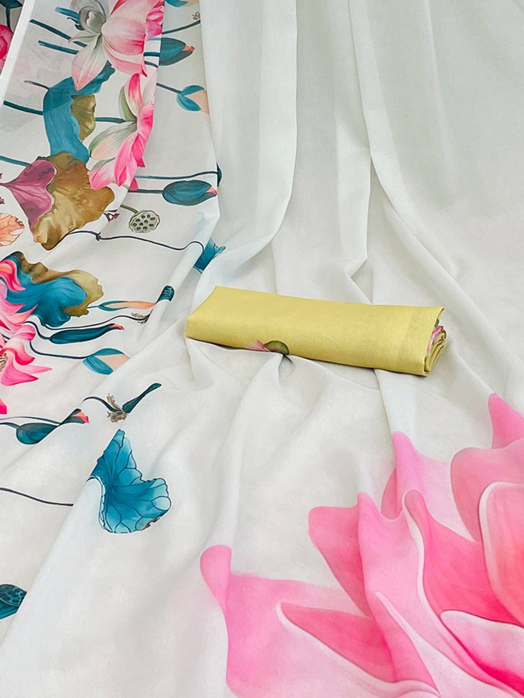 White Sparkle Star Georgette Saree Adorned With Floral Digital Prints - Image 3