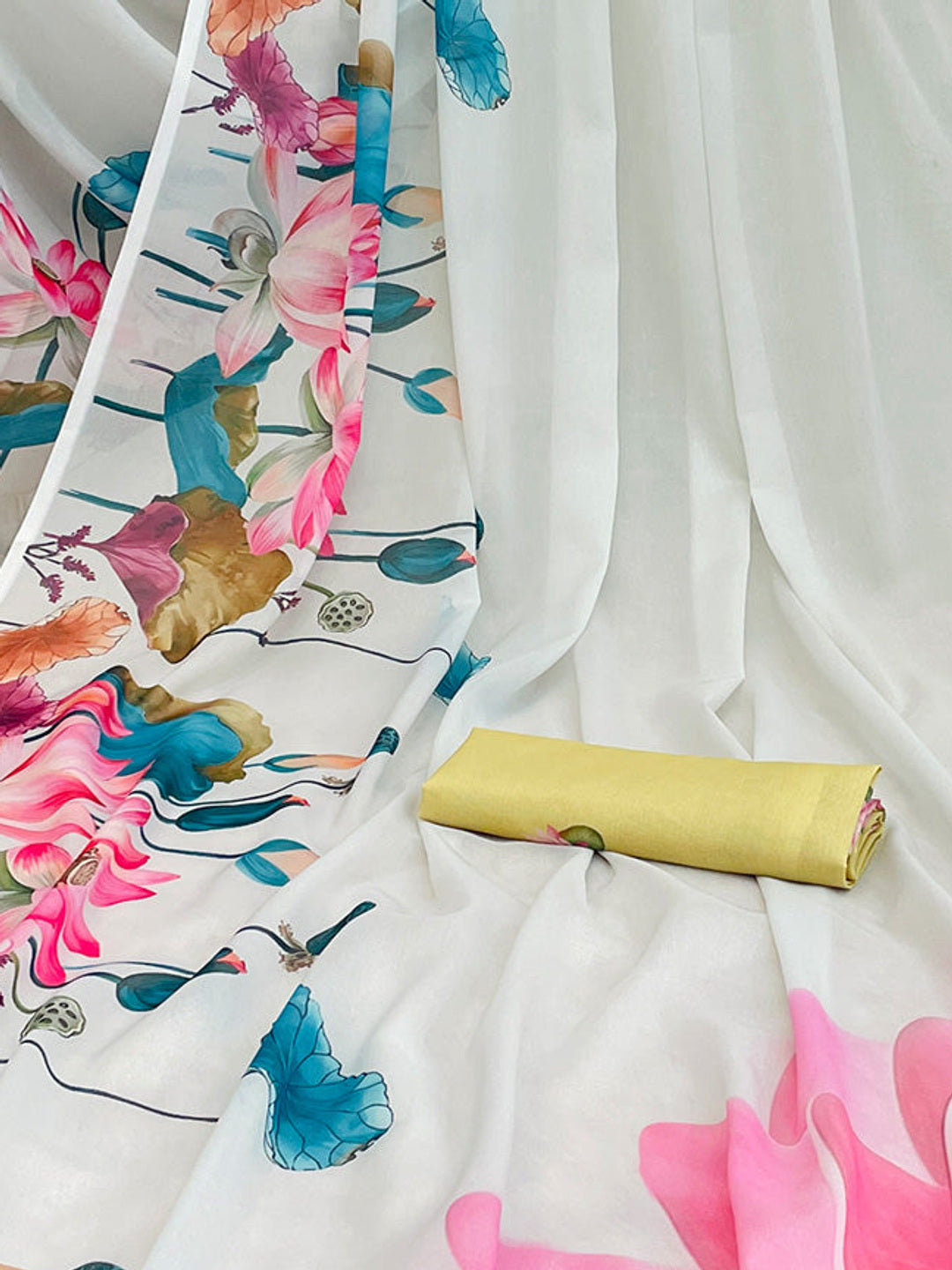 White Sparkle Star Georgette Saree Adorned With Floral Digital Prints - Image 2