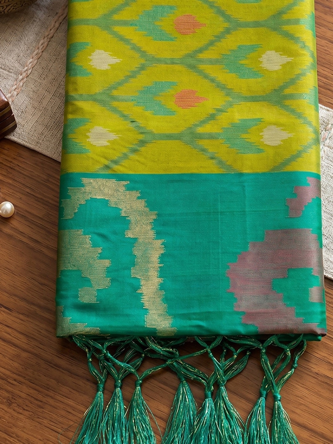 Peachmode Mehandi Green Soft Silk Woven Saree - Image 5
