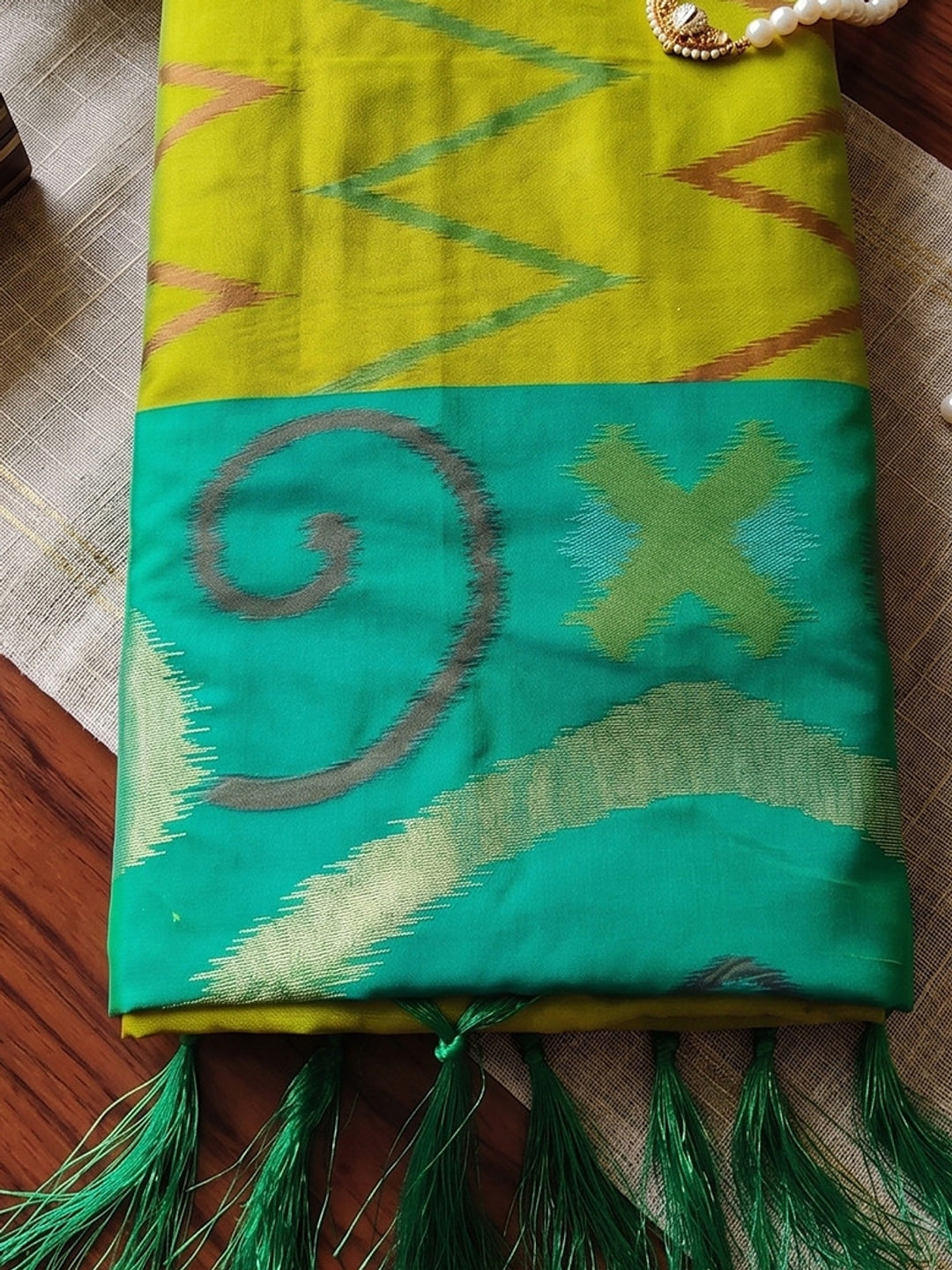 Peachmode Yellow Soft Silk Woven Saree - Image 5