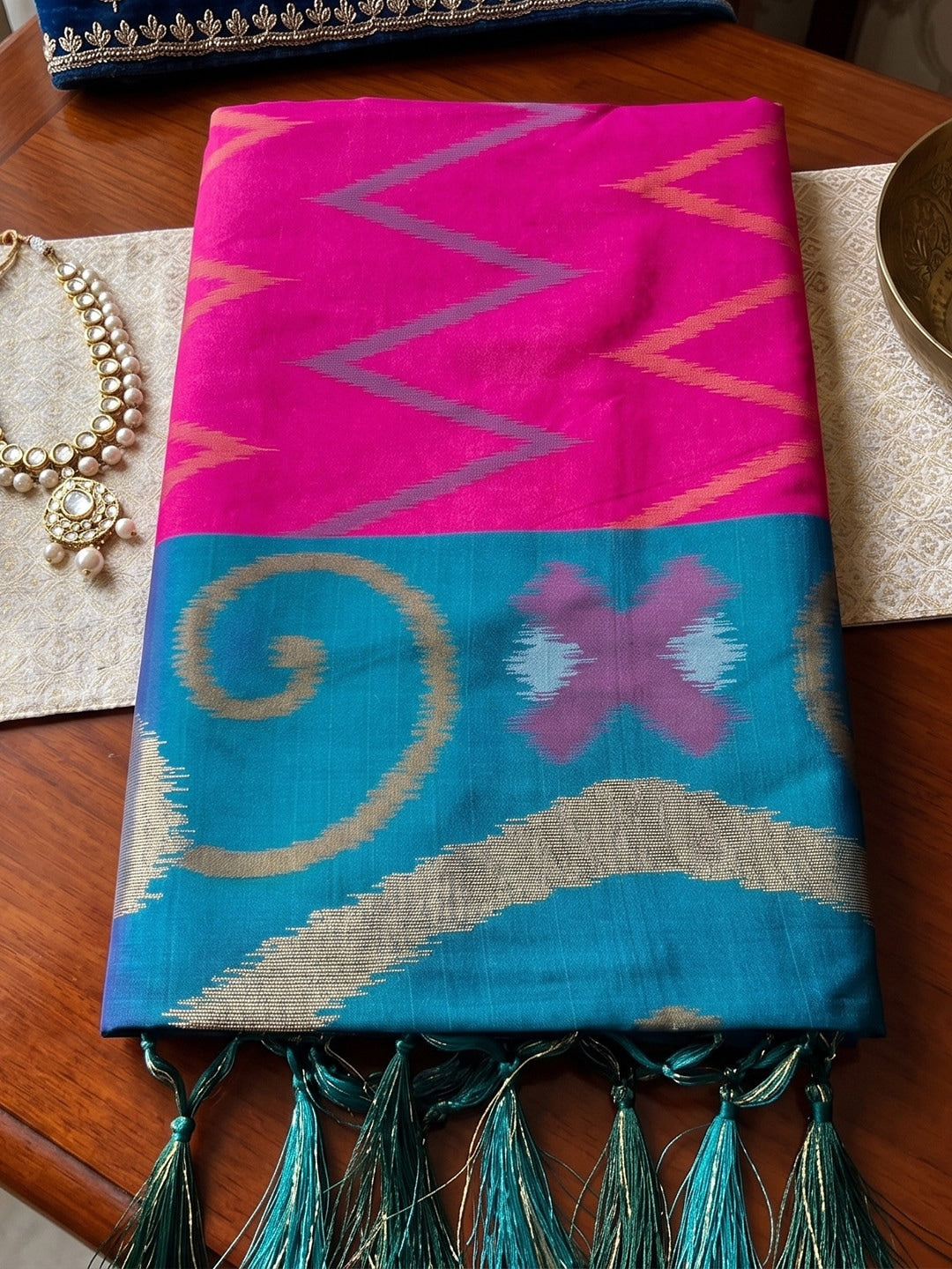 Peachmode Rani Pink Soft Silk Woven Saree - Image 4