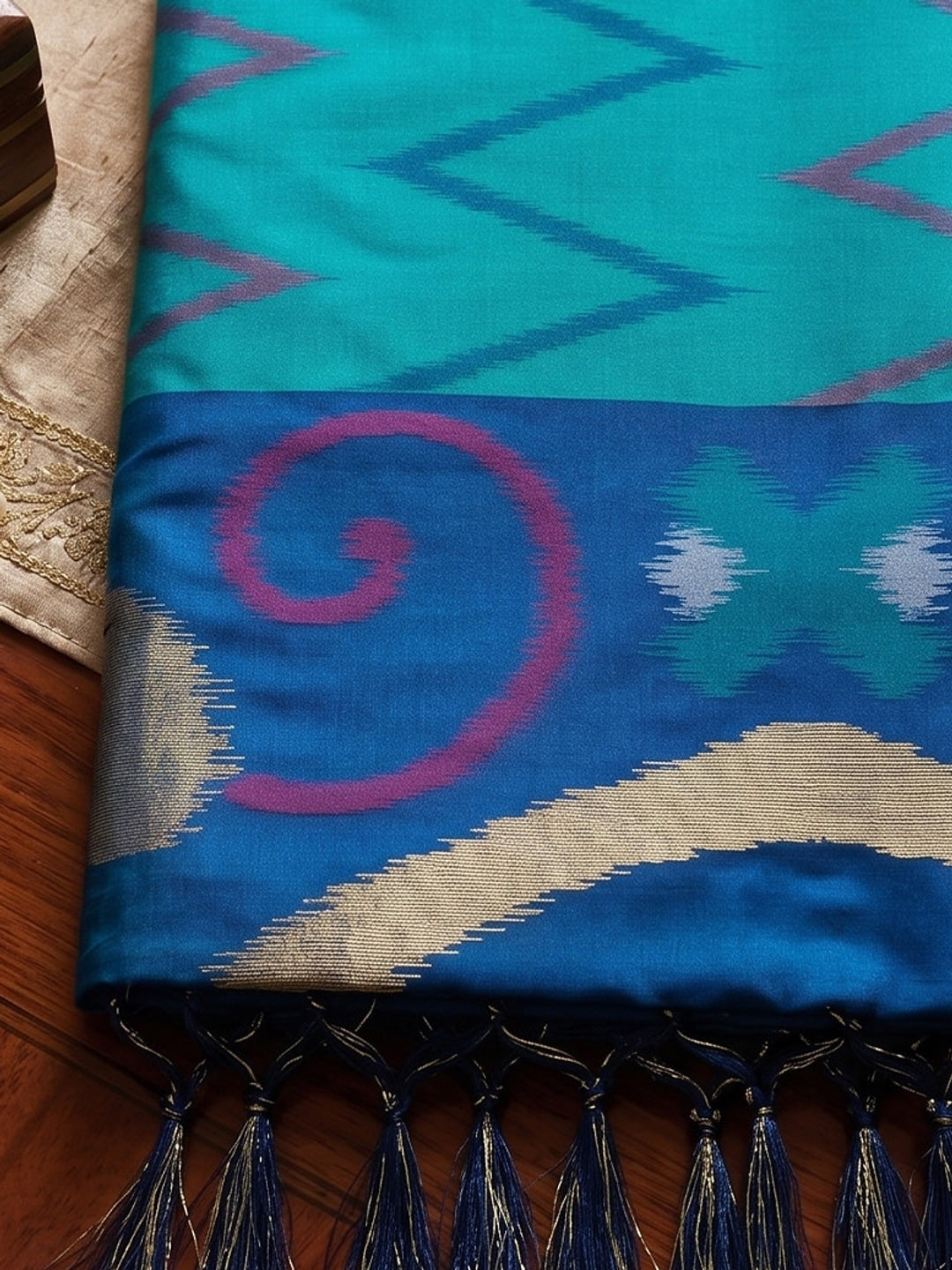 Peachmode Sea Green Soft Silk Woven Saree - Image 5