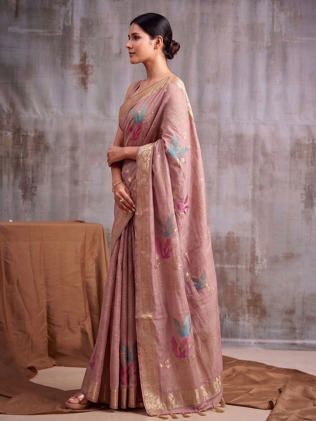 Peachmode Pink Linen Cotton Woven Saree - Image 3