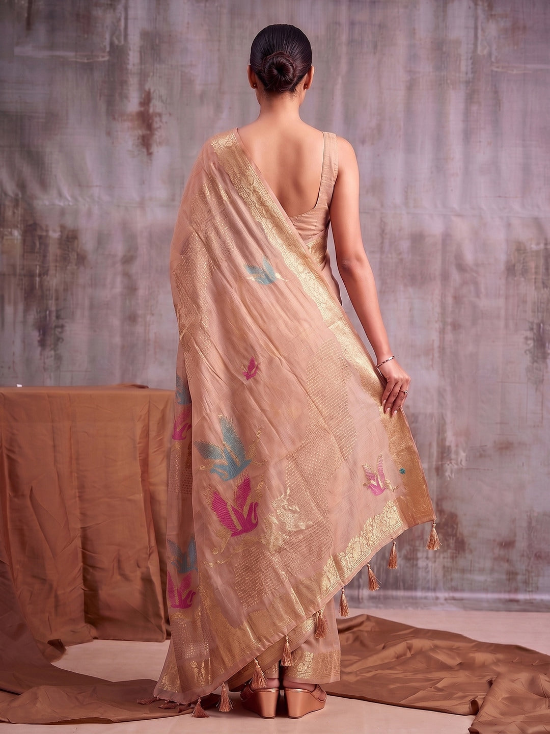 Peachmode Beige Linen Cotton Woven Saree - Image 2