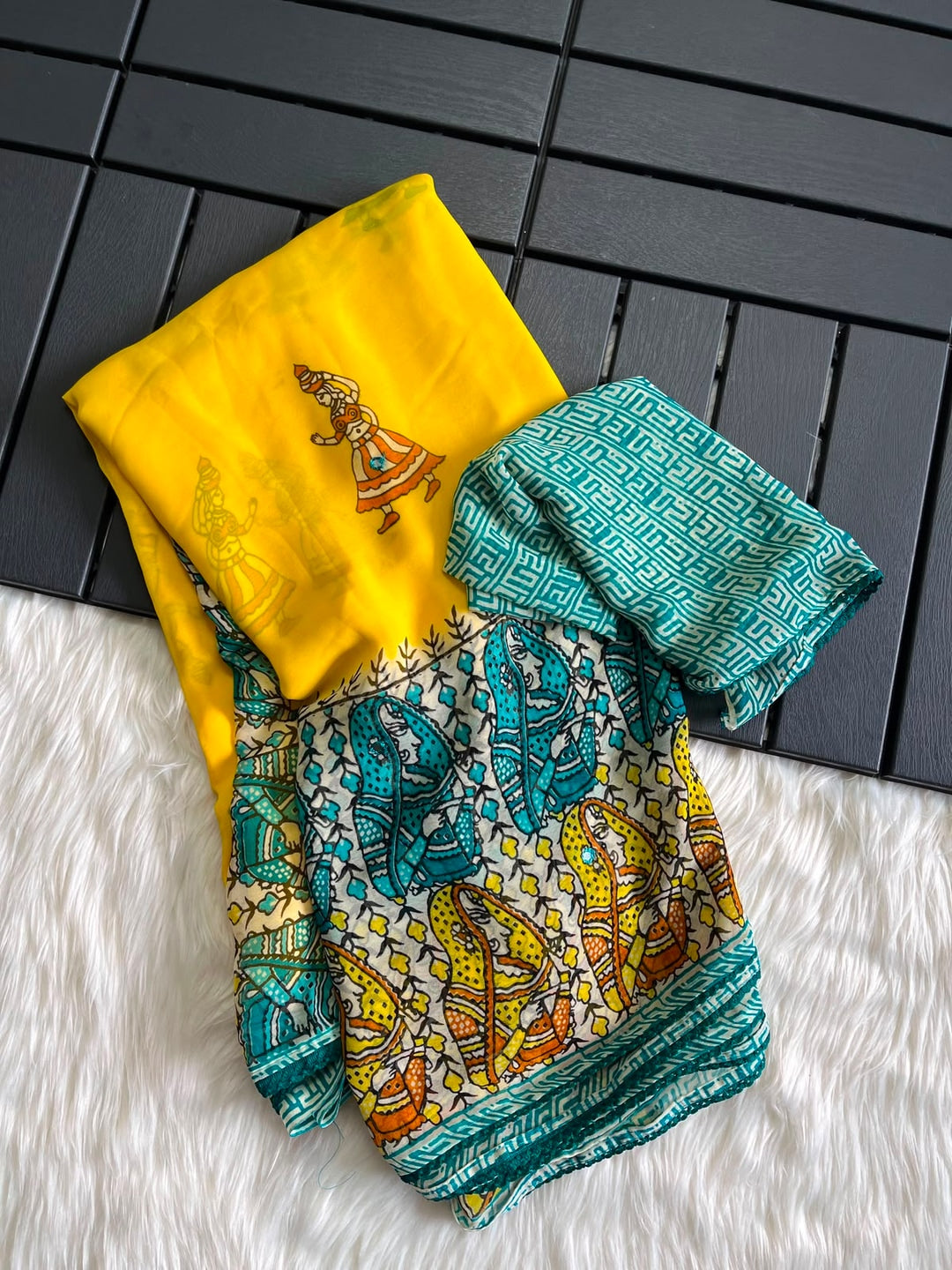 Peachmode Yellow Mirror Work Printed Georgette Saree - Image 3