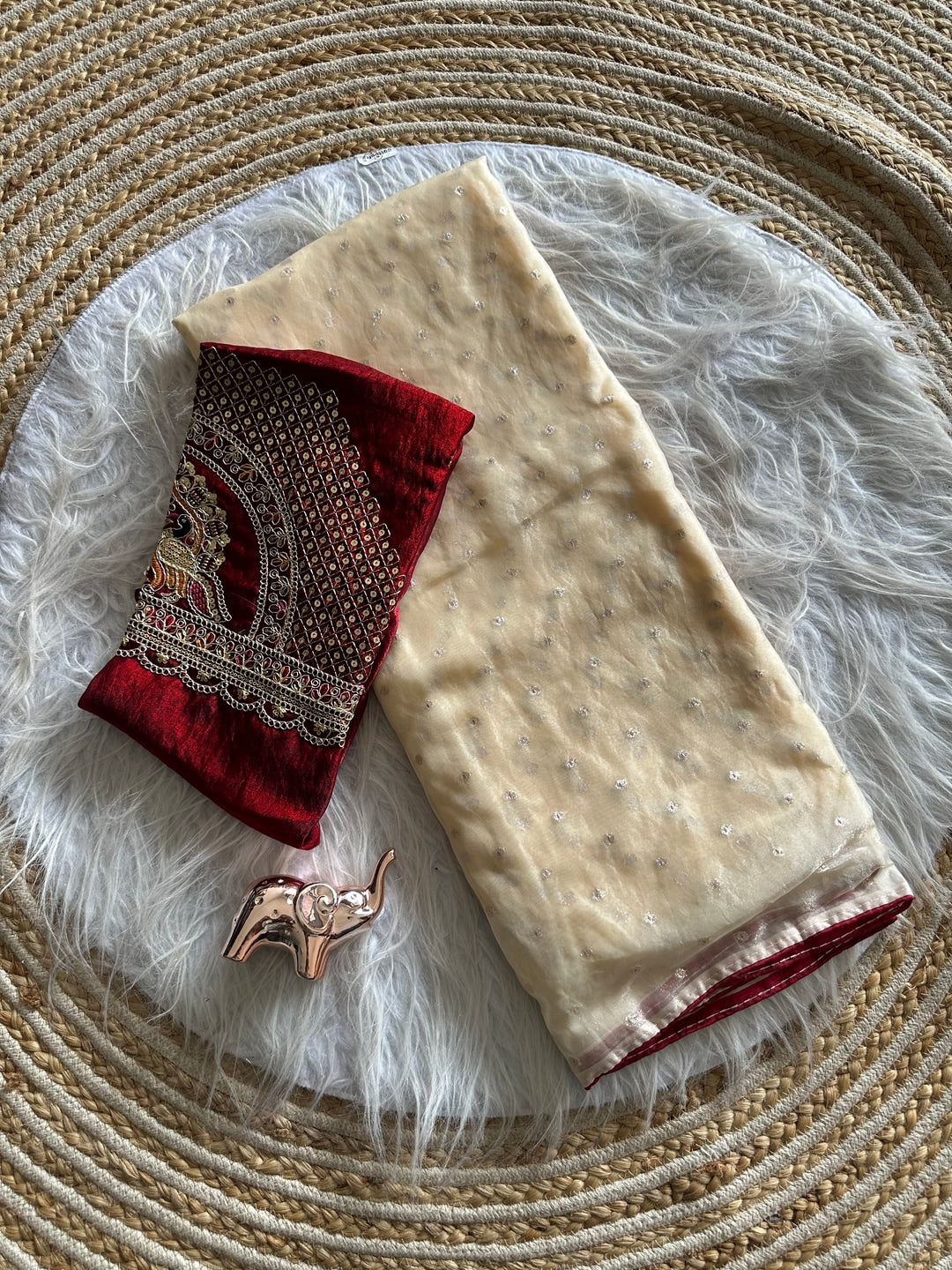 Cream Jacquard Saree With Buti Weave, Red Piping & Embroidered Blouse - Image 2