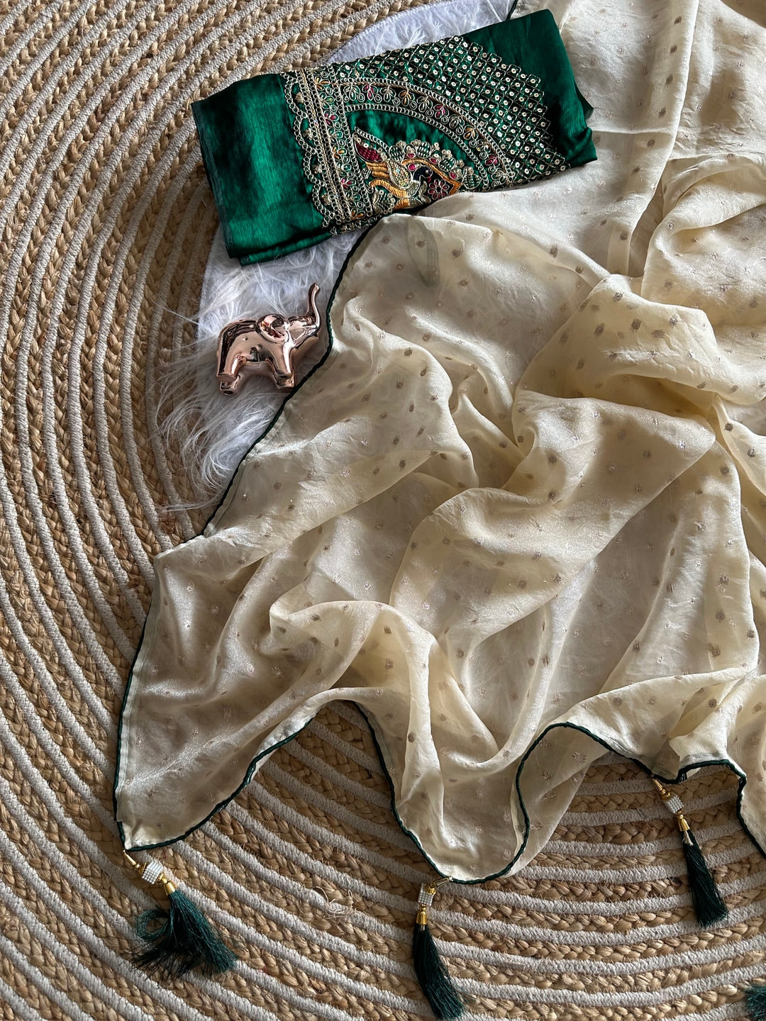 Cream Jacquard Saree With Buti Weave, Green Piping & Embroidered Blouse - Image 3