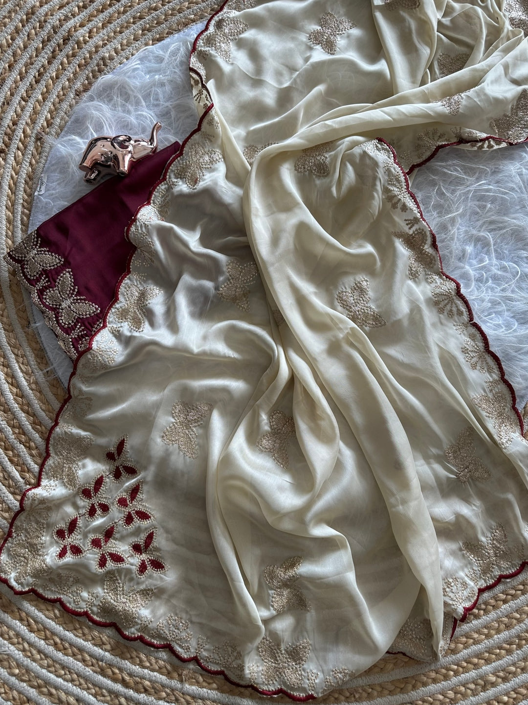 Peachmode Cream Floral Embroidered Viscose Rangoli Saree - Image 5