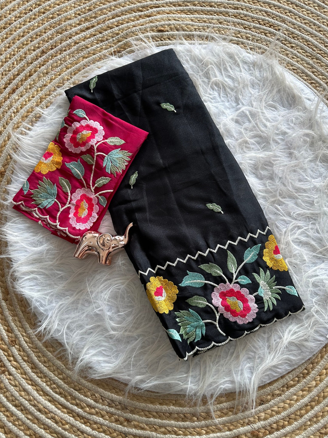 Peachmode Black Floral Embroidered Star Georgette Saree - Image 5