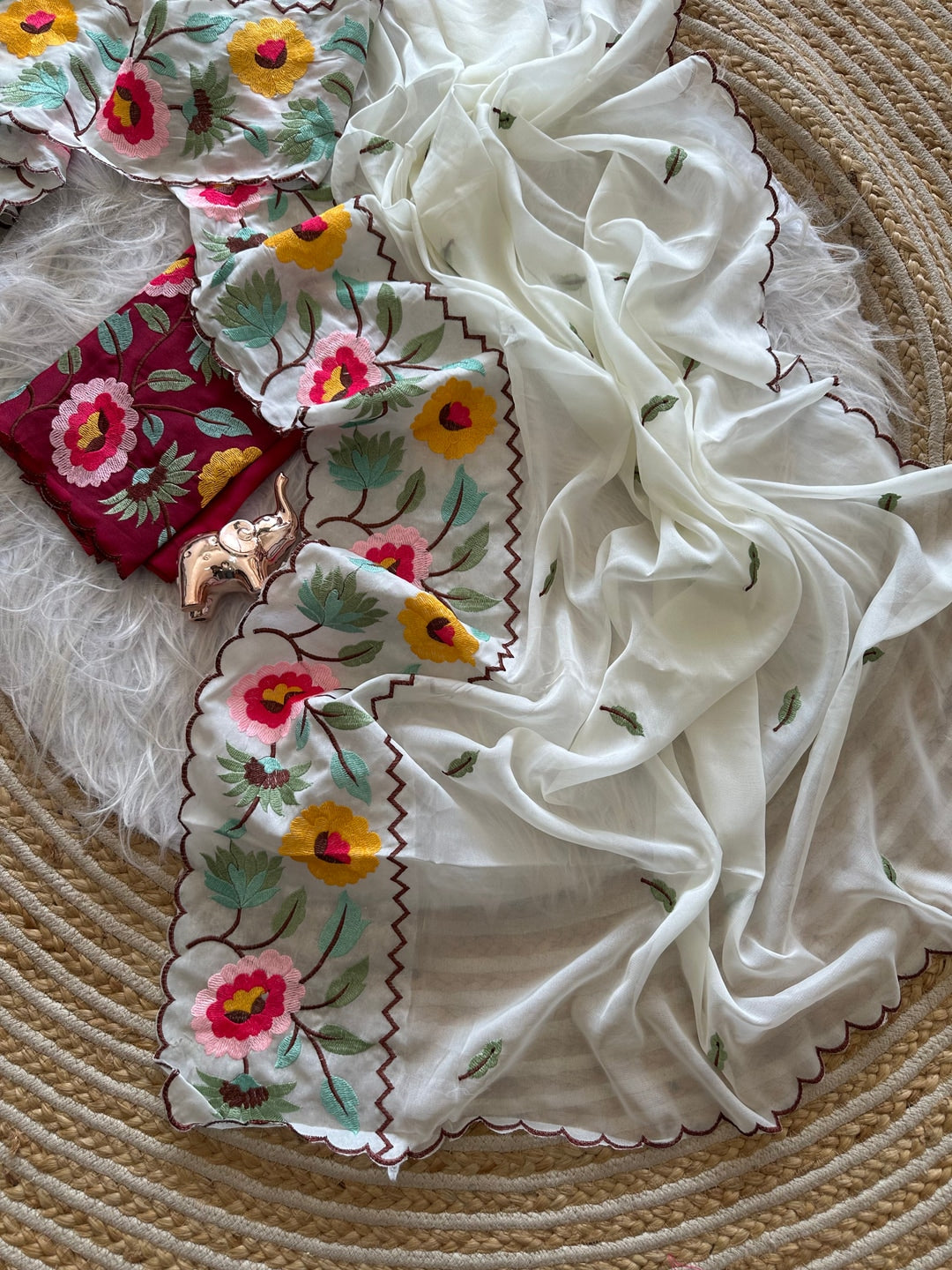 Peachmode White Floral Embroidered Star Georgette Saree - Image 2