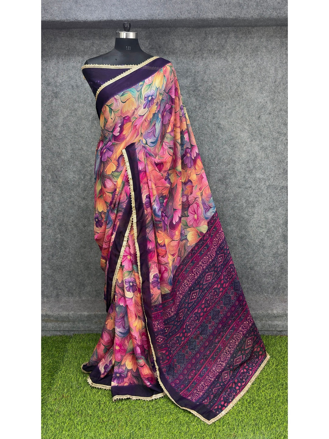 Peachmode Pink Floral Printed Georgette Saree - Image 4