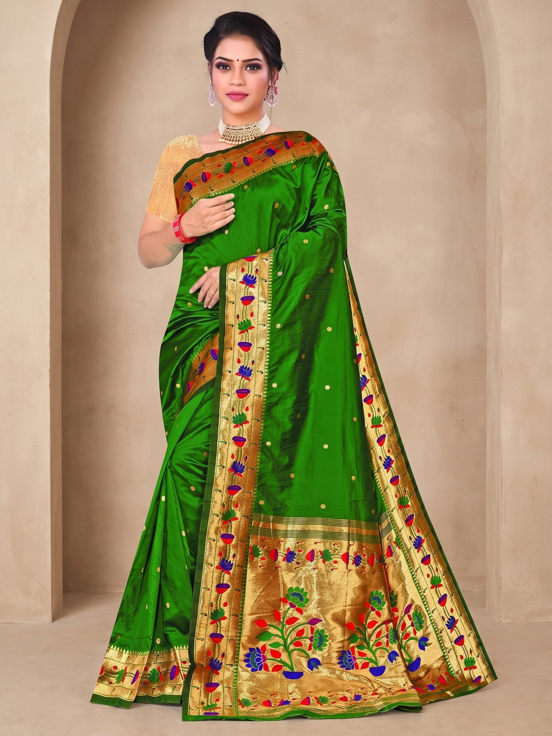 Peachmode Green Pure Silk Floral Pot Woven Saree - Image 1
