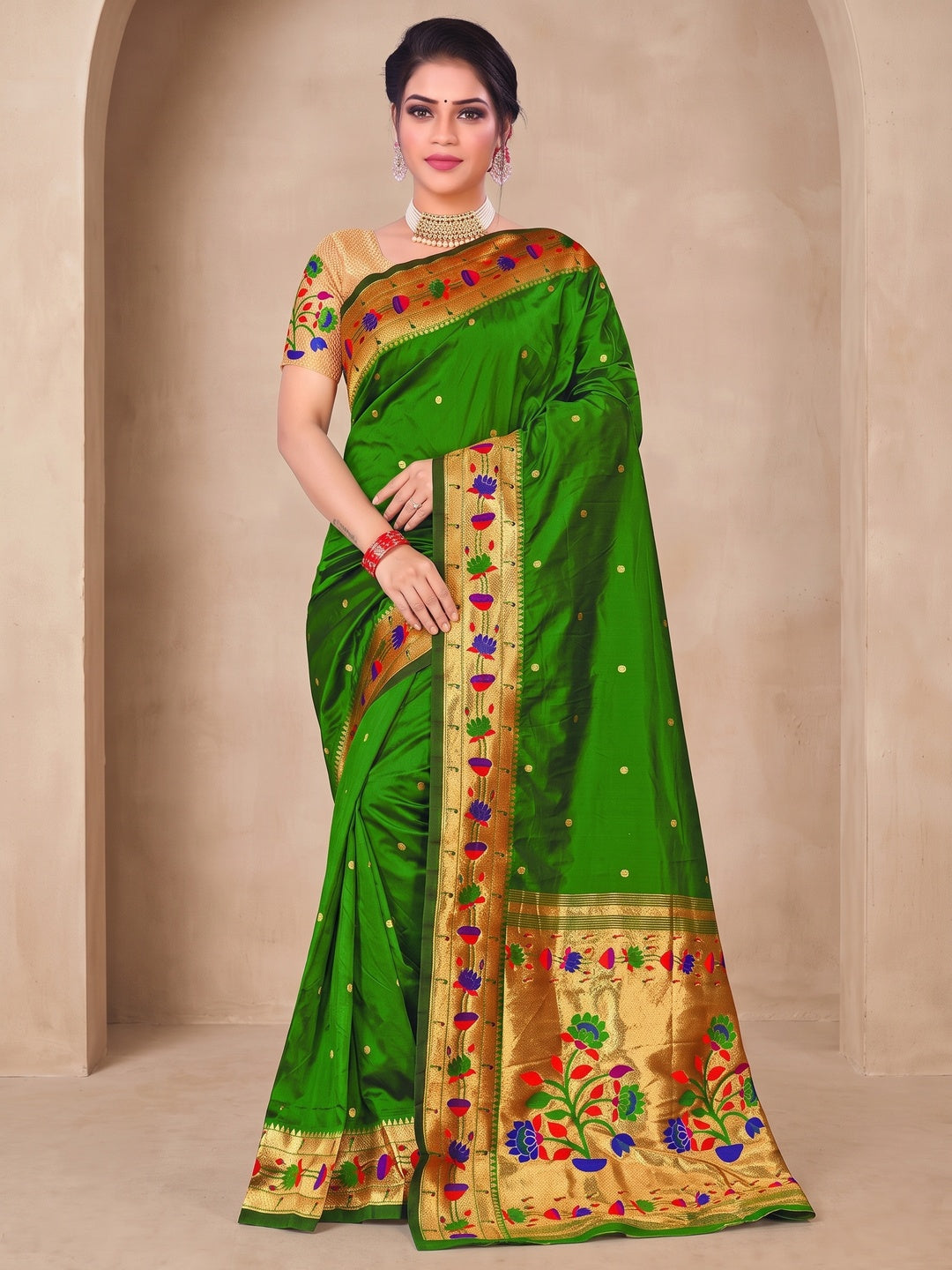 Peachmode Green Pure Silk Floral Pot Woven Saree - Image 2