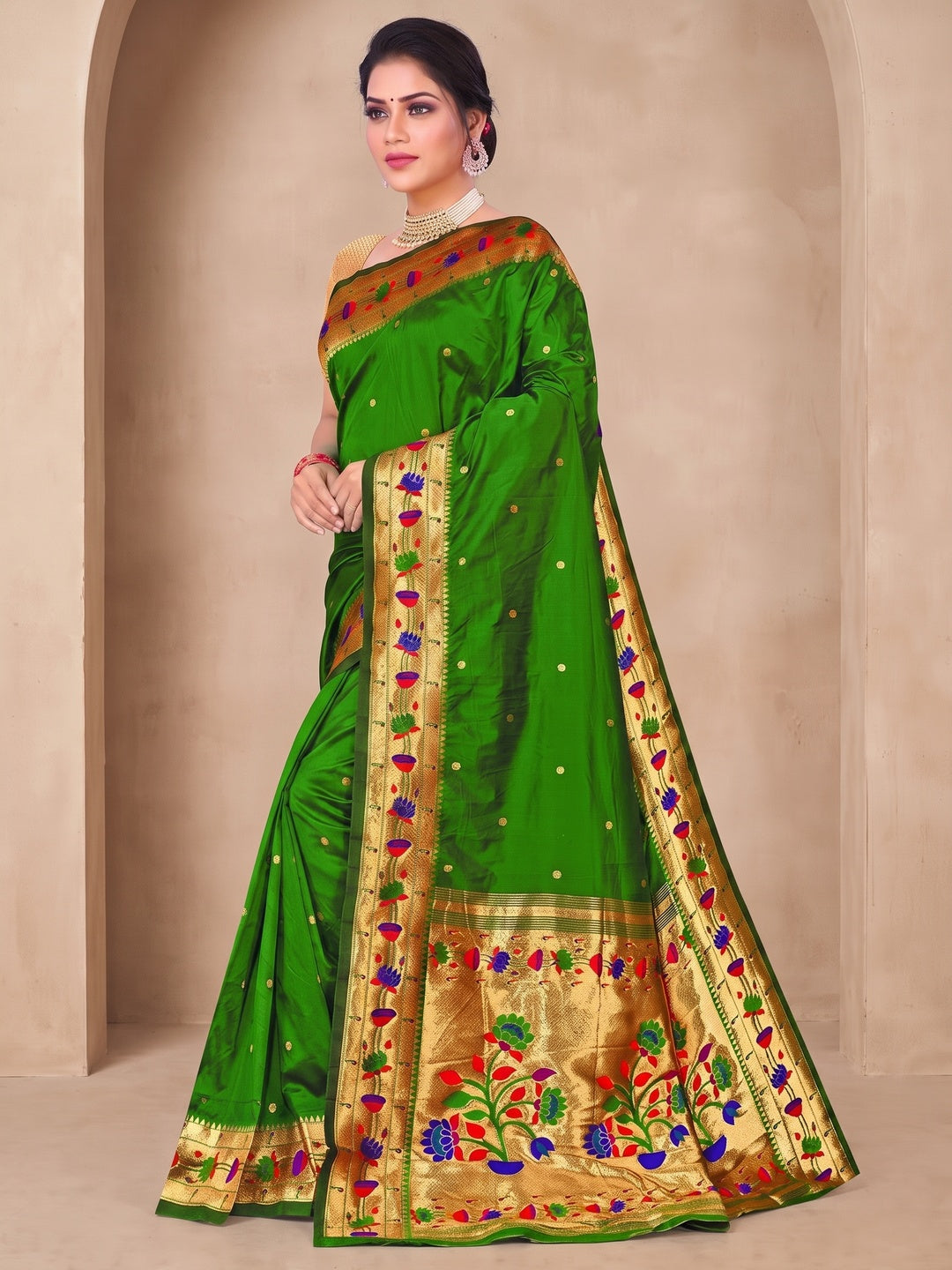Peachmode Green Pure Silk Floral Pot Woven Saree - Image 4