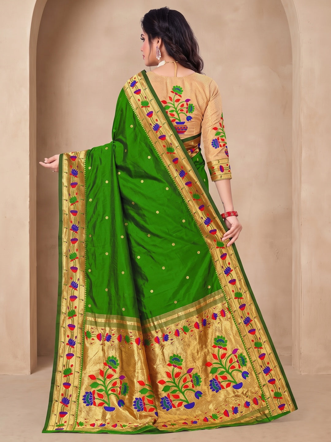 Peachmode Green Pure Silk Floral Pot Woven Saree - Image 5