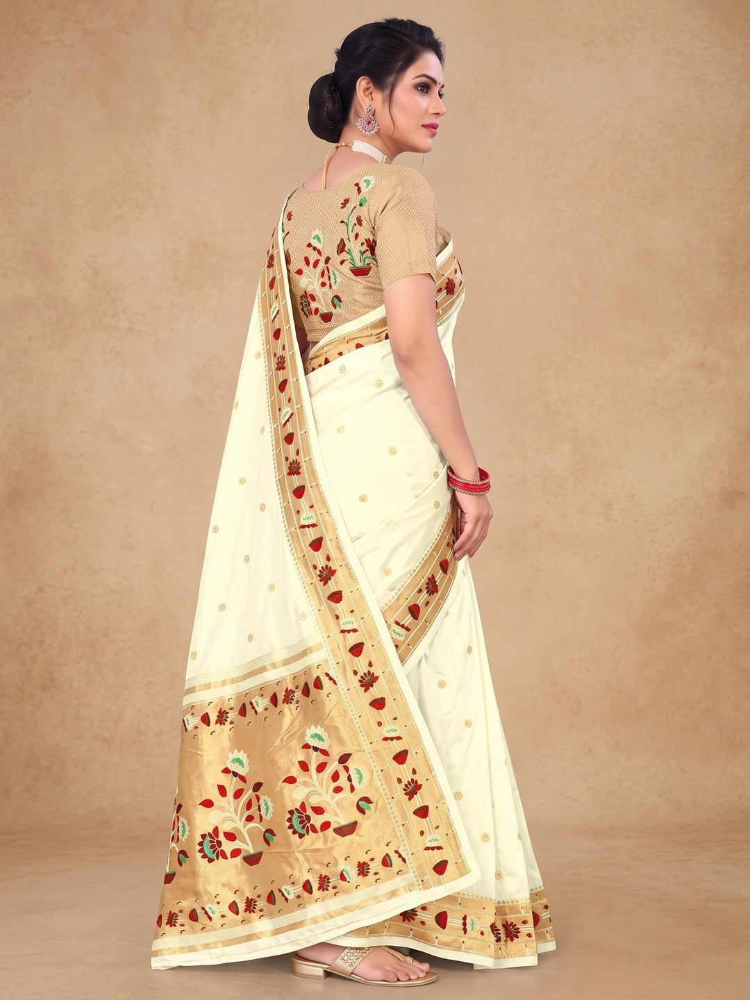Peachmode Cream Pure Silk Floral Pot Woven Saree - Image 3