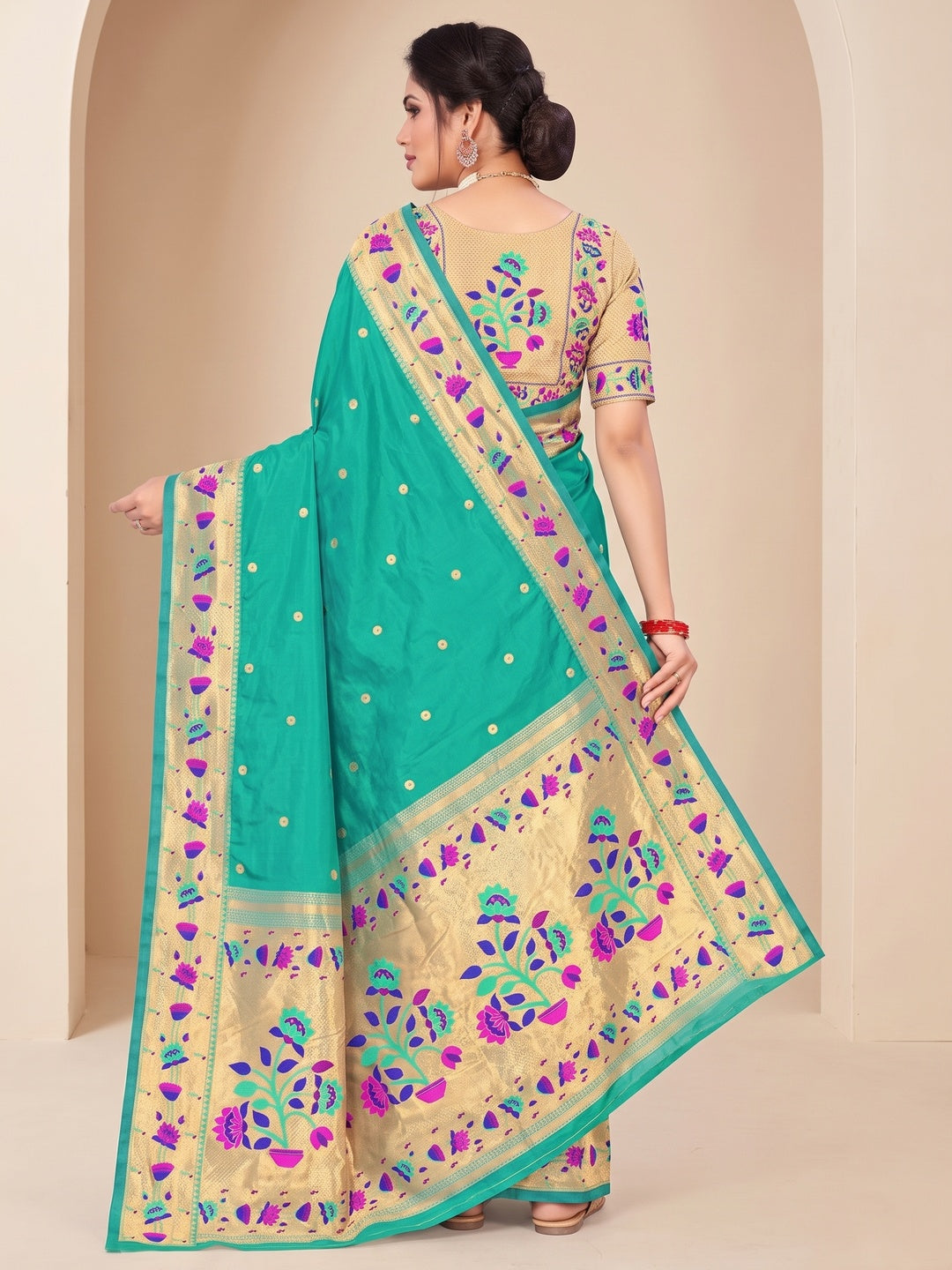 Peachmode Sea Green Pure Silk Floral Pot Woven Saree - Image 5