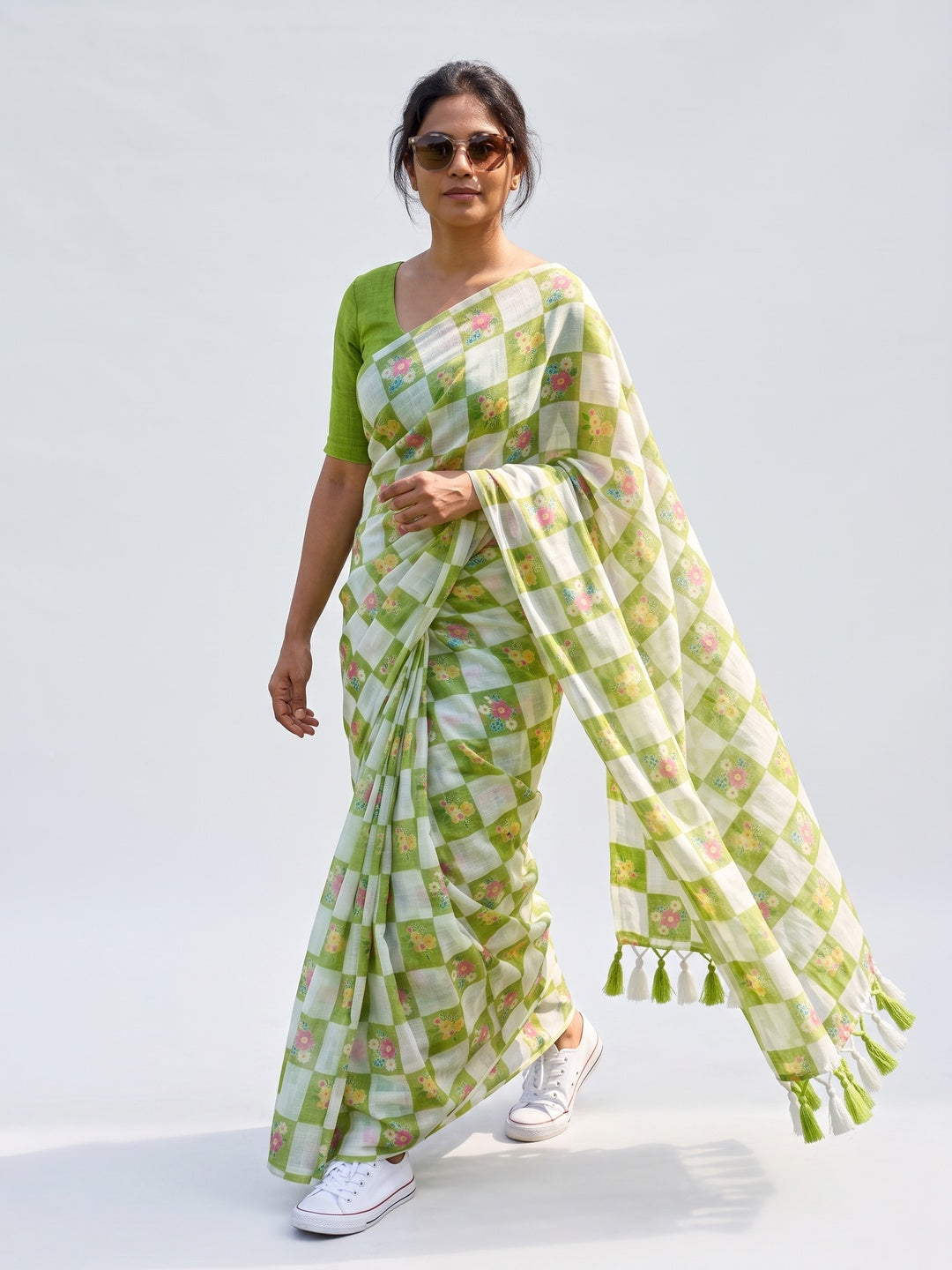 Elegant Green Checked Linen Saree with Floral Prints - Image 4