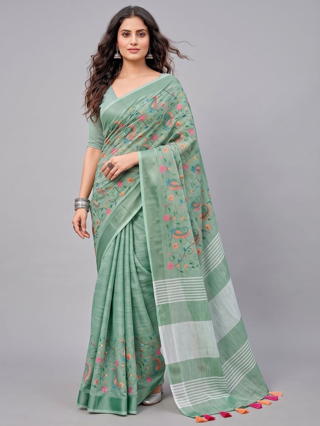 Elegant Rama Green Floral & Paisley Embroidered Linen Saree With Intricate Thread Work - Image 5
