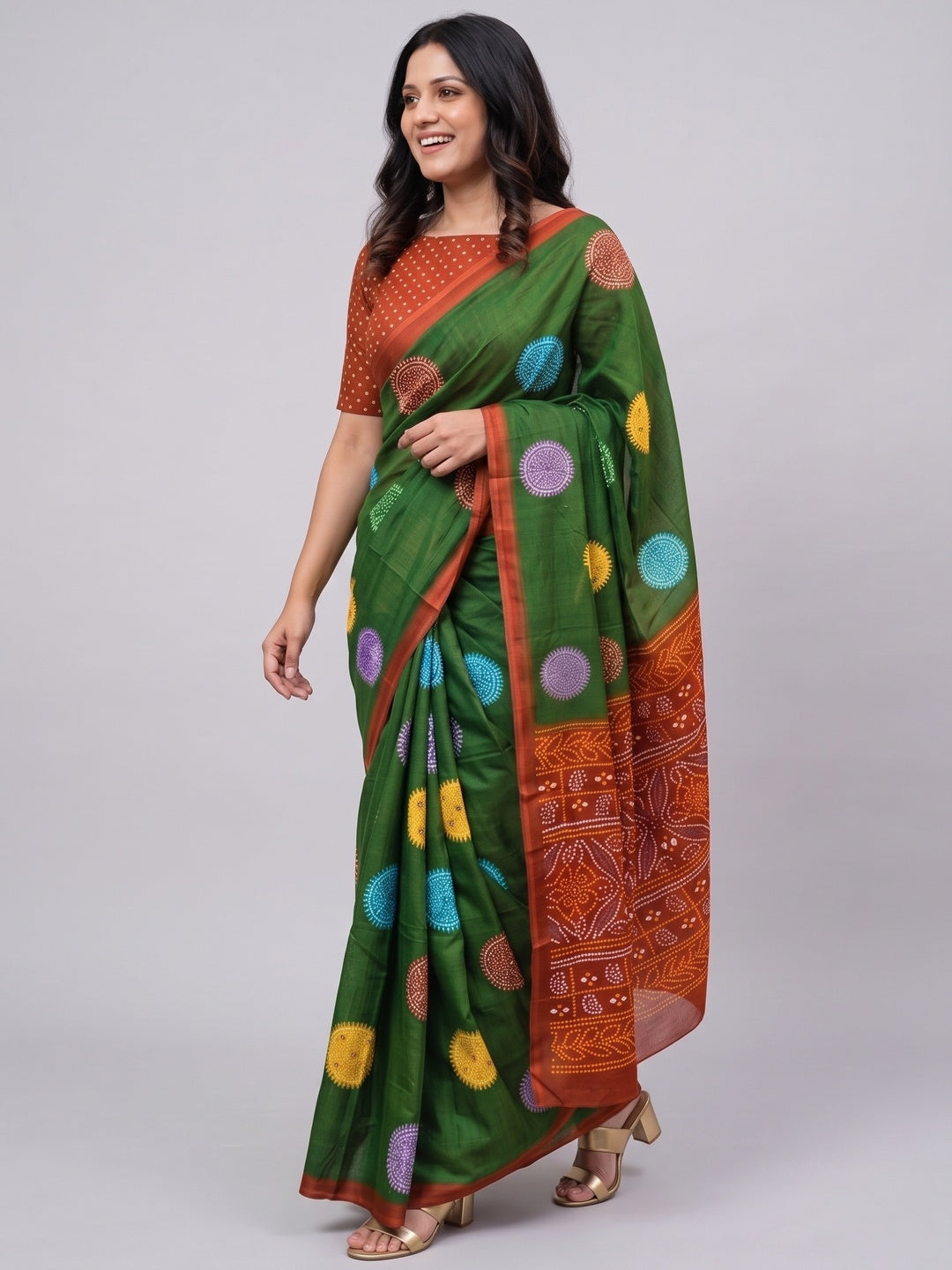 Elegant Green Geometric Printed Mulmul Cotton Saree With Bandhani Inspired Pallu Work - Image 4