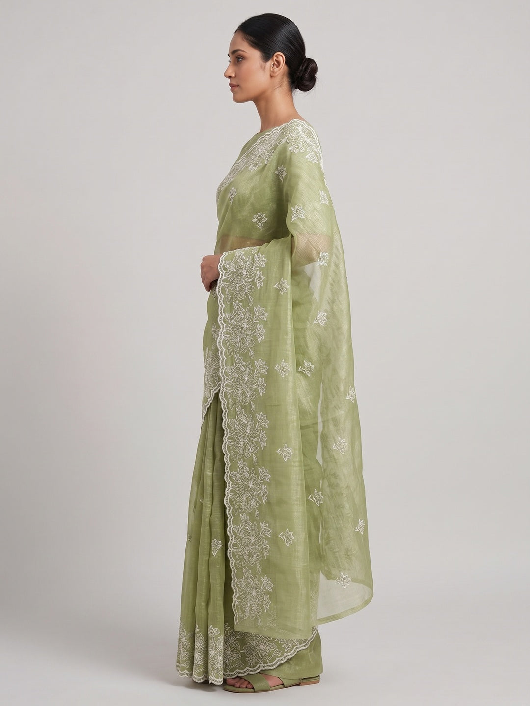 Timeless Green Floral Organza Saree with Embroidery for Parties - Image 3