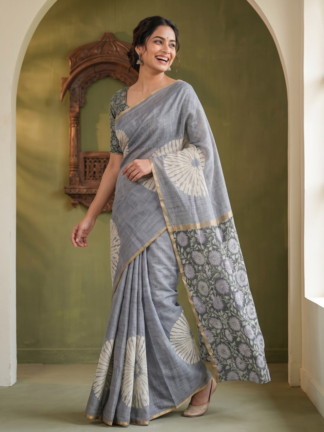 Grey Linen Saree with White Abstract Design Lightweight Comfortable Outfit - Image 3