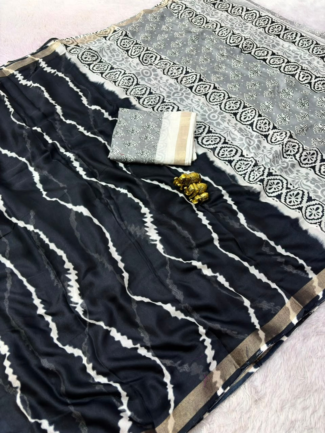Peachmode Black Leheriya Kalamkari Mul Cotton Saree - Image 3