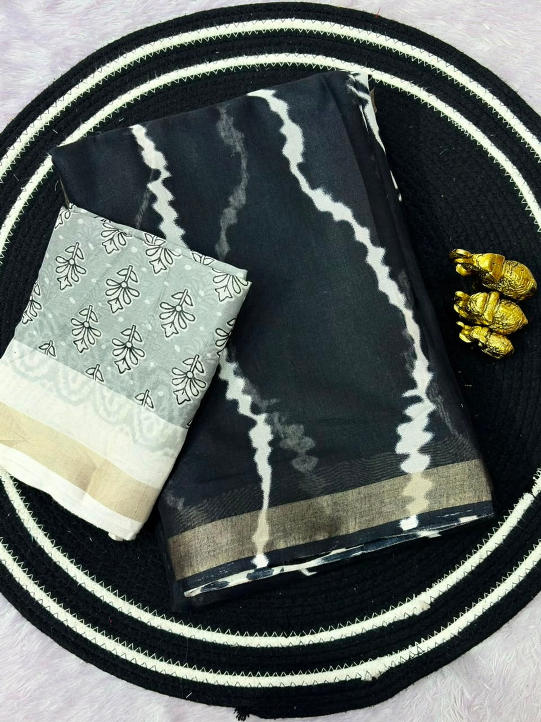 Peachmode Black Leheriya Kalamkari Mul Cotton Saree - Image 4
