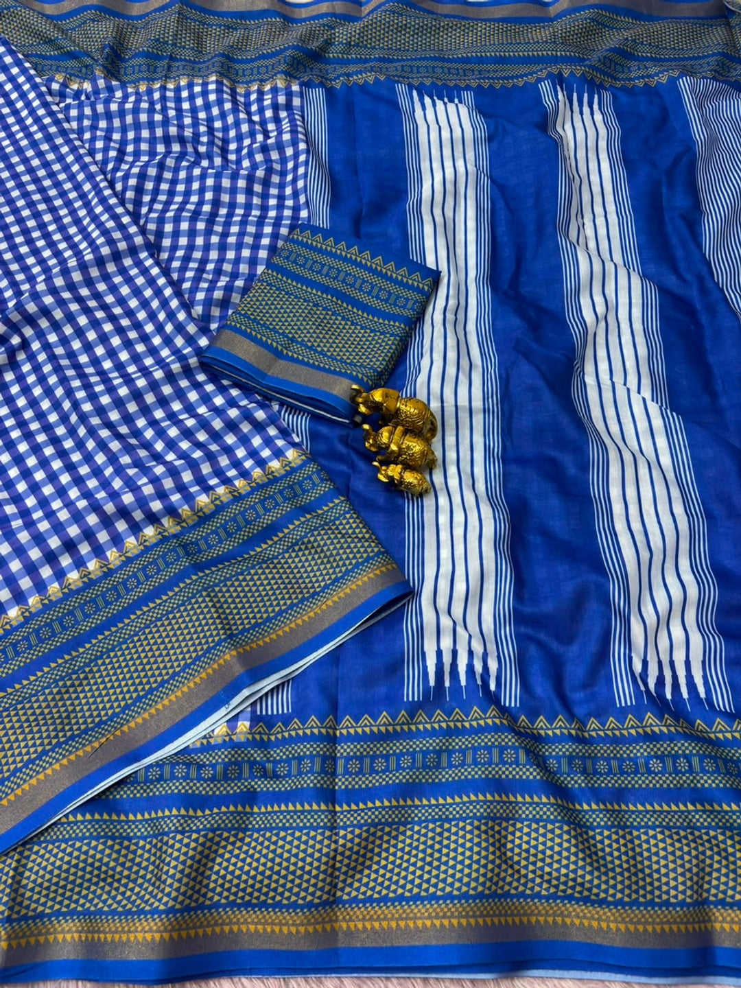 Peachmode Blue Checkered Mul Cotton Saree - Image 2