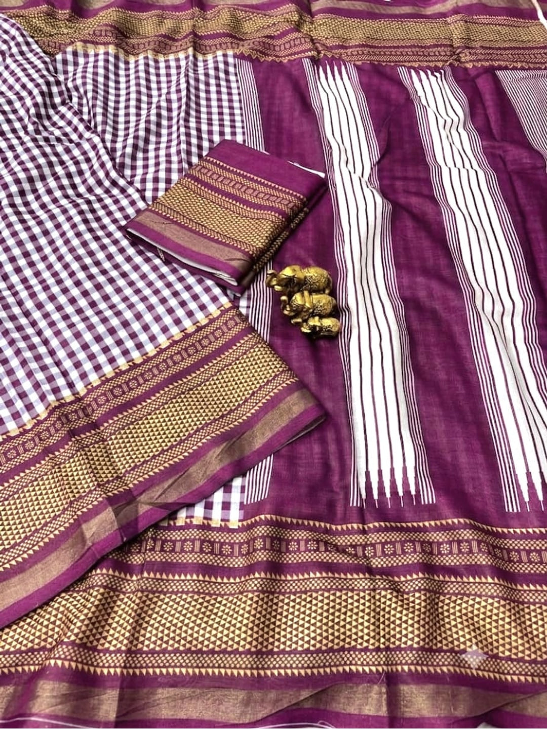 Peachmode Wine Checkered Mul Cotton Saree - Image 2