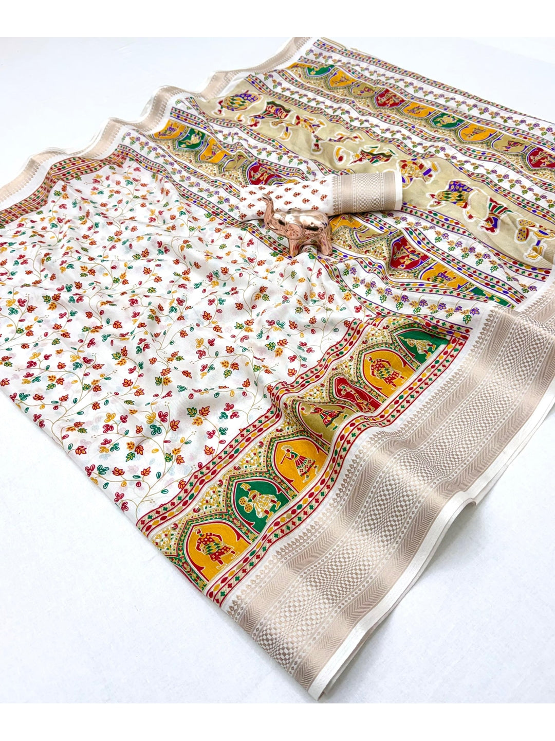 Peachmode Off White Floral Printed Dolla Silk Saree with Woven Border - Image 2