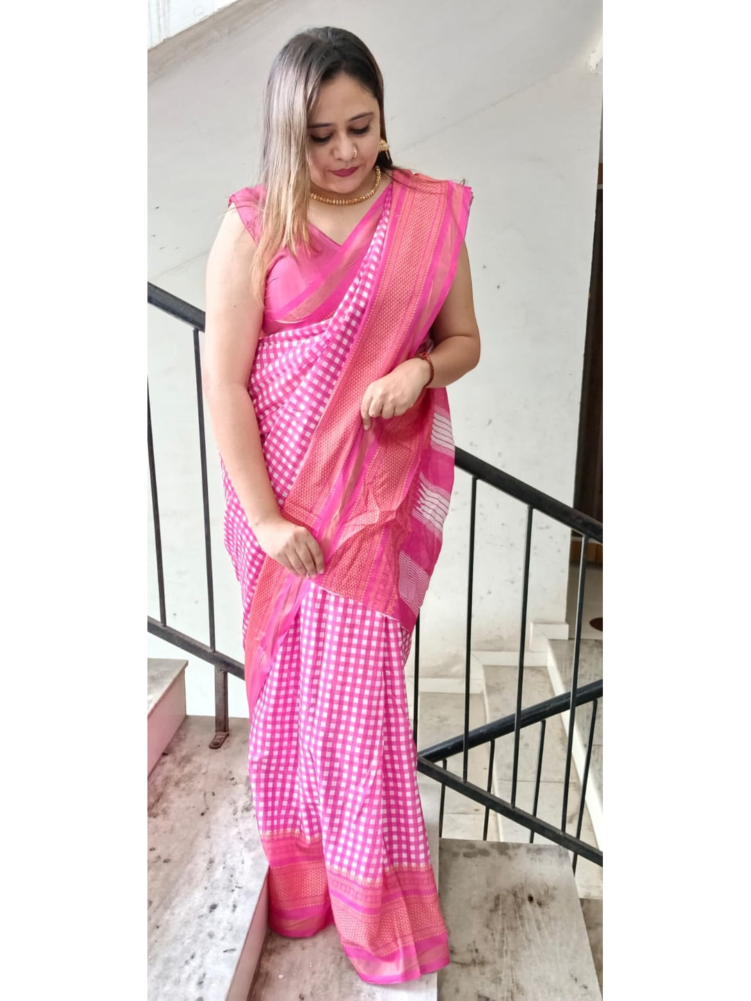 Peachmode Pink Checkered Mul Cotton Saree - Image 1