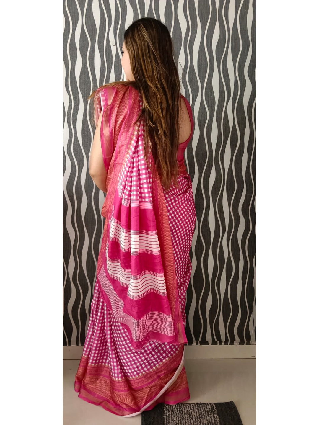 Peachmode Pink Checkered Mul Cotton Saree - Image 4