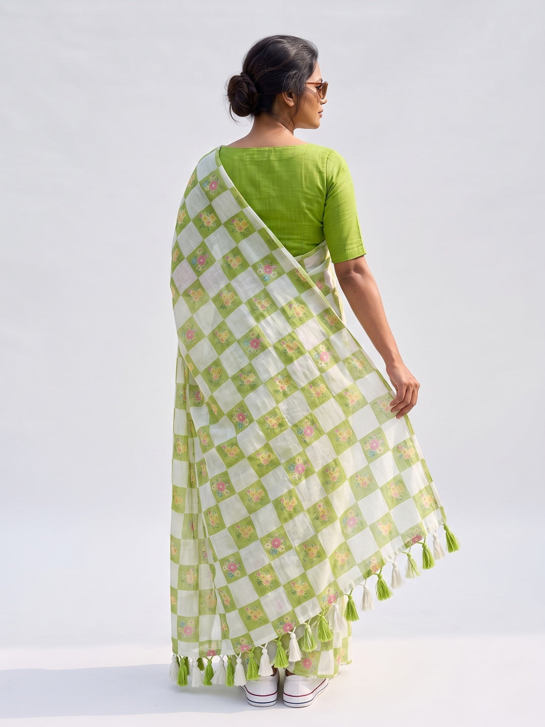 Elegant Green Checked Linen Saree with Floral Prints - Image 5