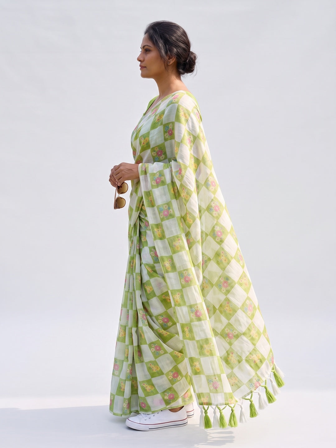 Elegant Green Checked Linen Saree with Floral Prints - Image 6