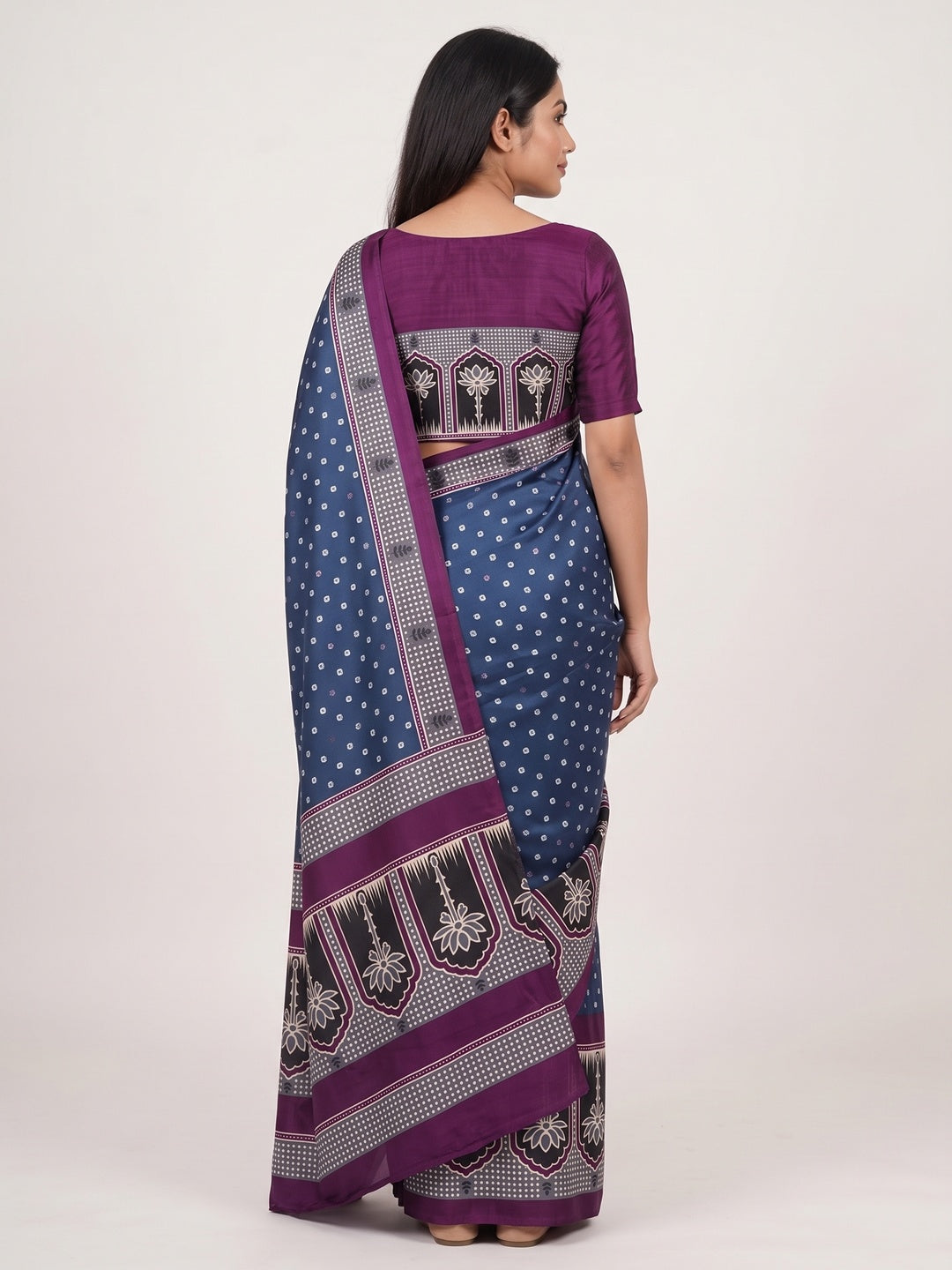 Classic Navy Blue Crepe Silk Saree Enhanced with Bandhani Work for Timeless Appeal - Image 2
