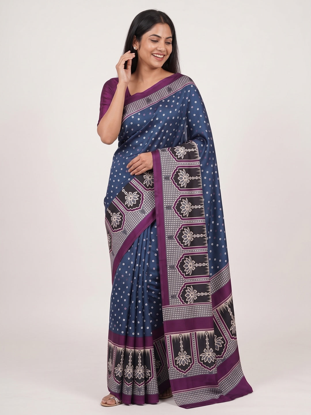 Classic Navy Blue Crepe Silk Saree Enhanced with Bandhani Work for Timeless Appeal - Image 4