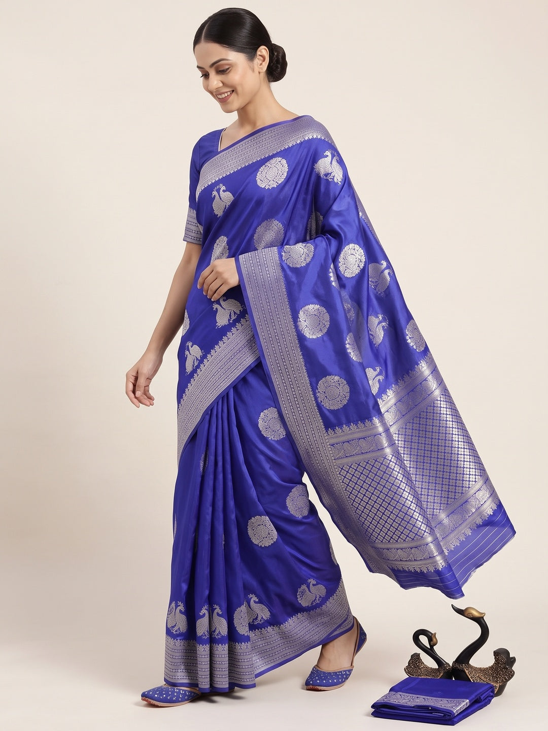 Royal Blue Floral Woven Lichi Banarasi Silk Saree - Image 4