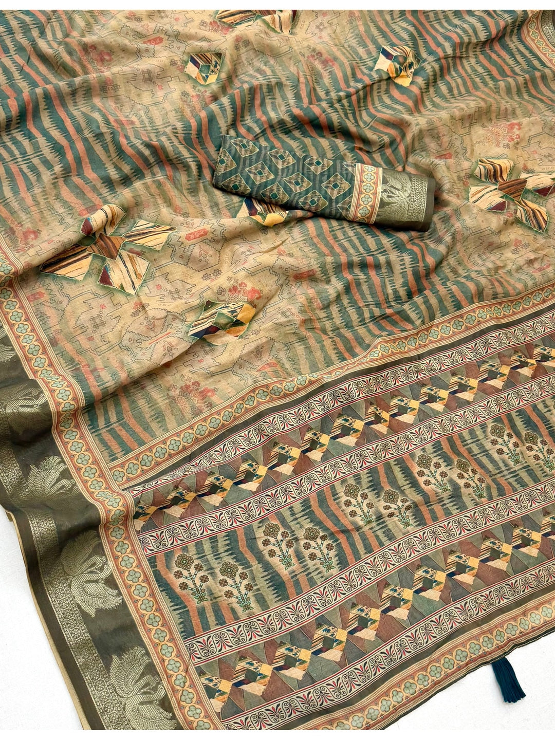 Peachmode Khaki Geometric Printed Cotton Saree - Image 4
