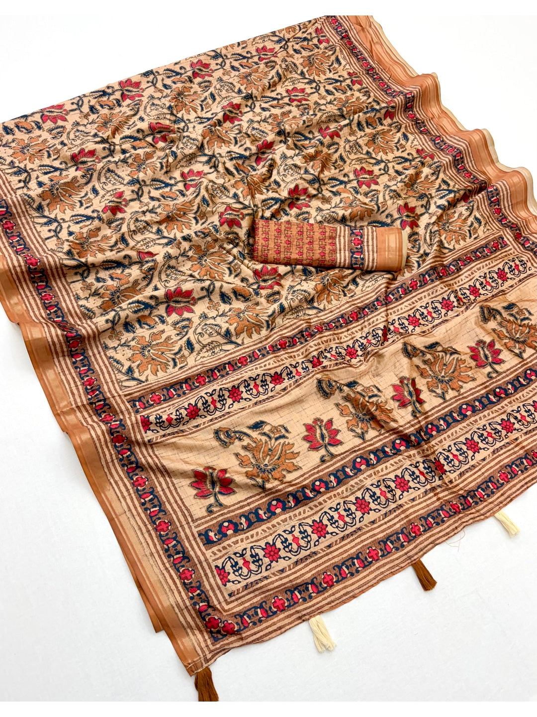 Peachmode Beige Kalamkari Floral Printed Art Silk Saree - Image 2