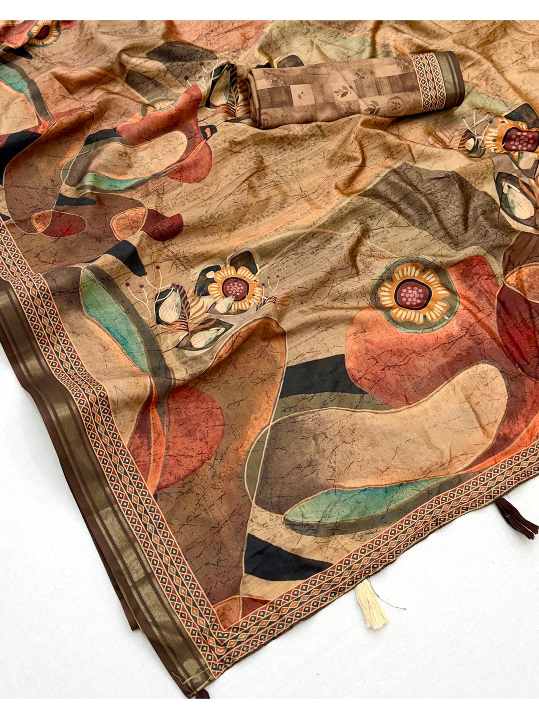 Peachmode Beige Abstract Floral Printed Art Silk Saree - Image 4
