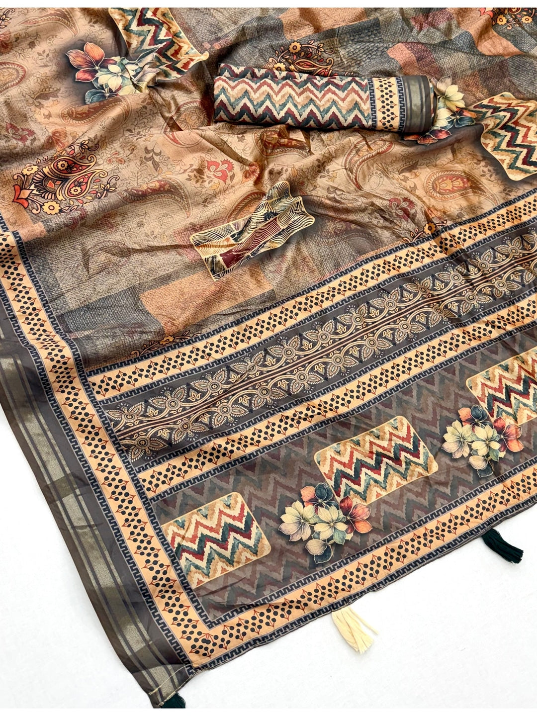 Peachmode Grey Patchwork Paisley Printed Art Silk Saree - Image 4