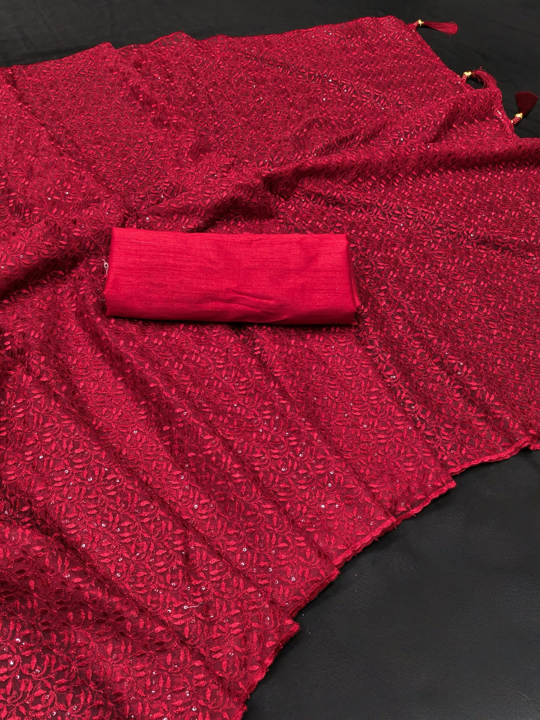 Peachmode Red Sequin Thread Work Net Saree - Image 2