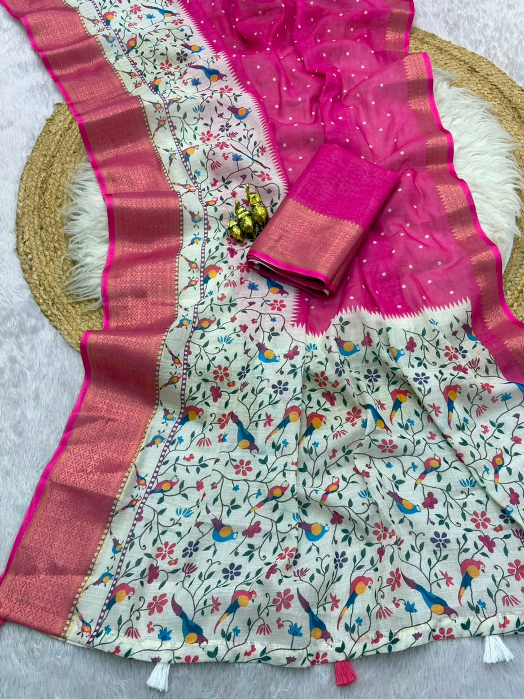 Peachmode Pink Kalamkari Print Linen Saree With Zari Patta - Image 3