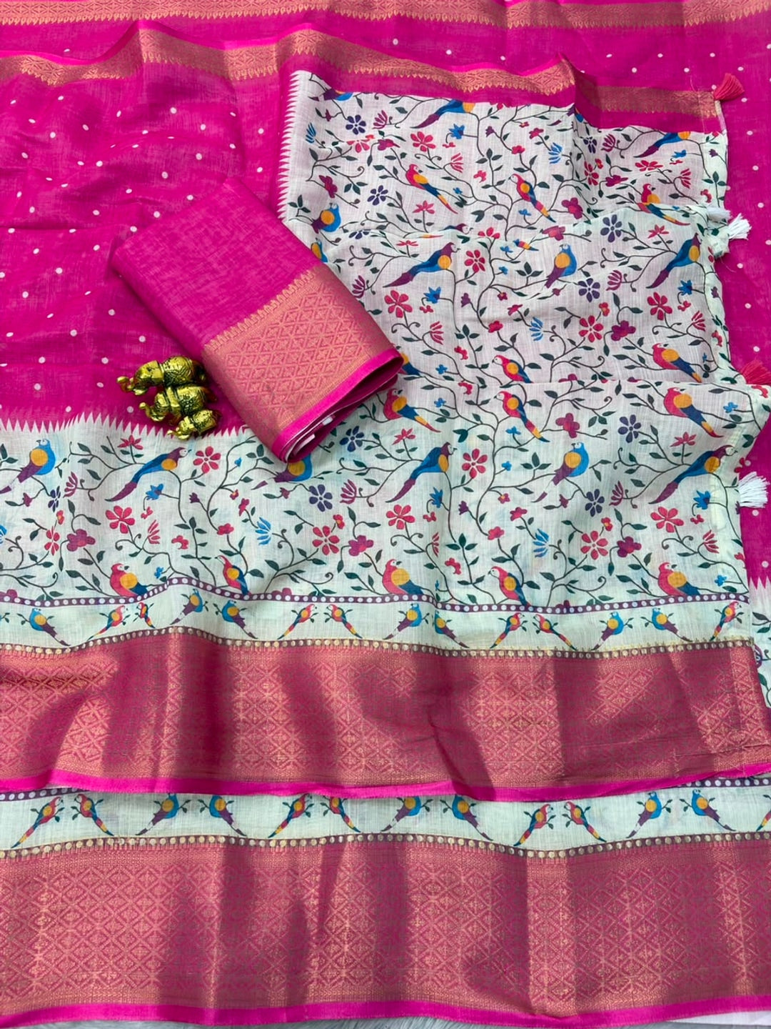 Peachmode Pink Kalamkari Print Linen Saree With Zari Patta - Image 4