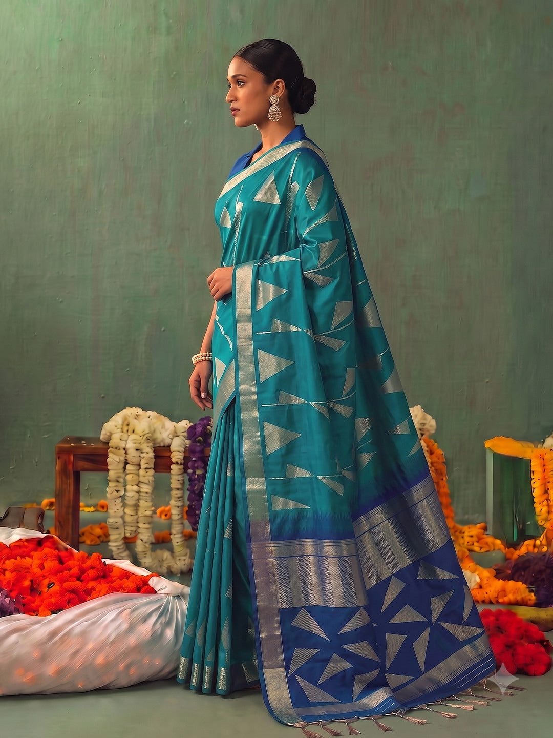 Peachmode Rama Green Silk Blend Woven Saree - Image 2