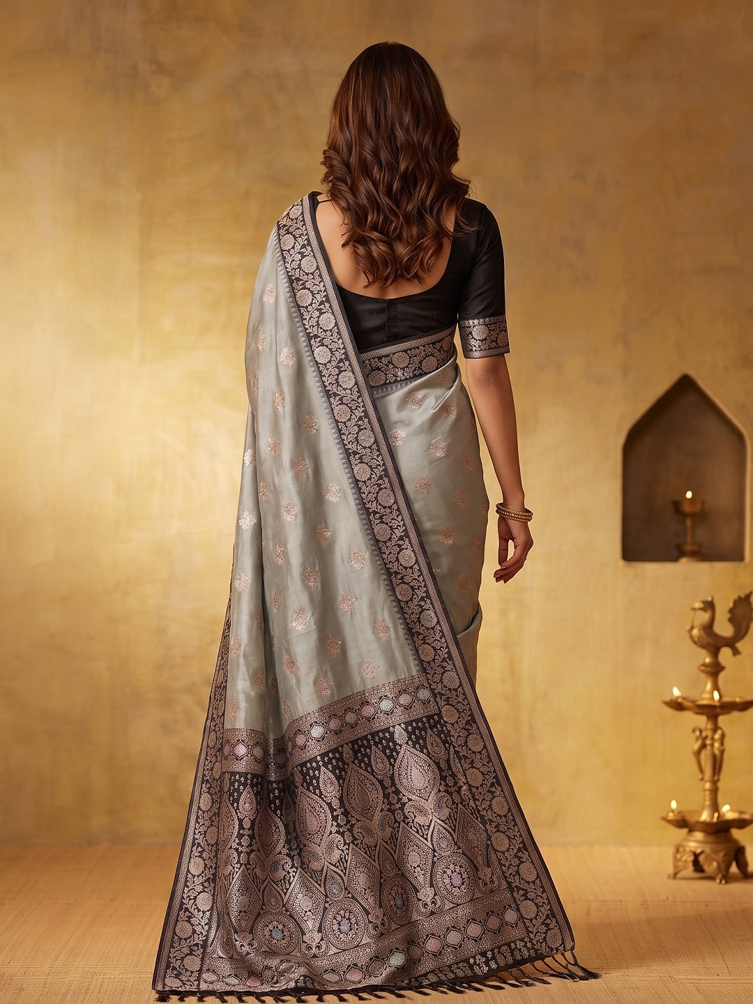 Peachmode Grey Silk Blend Woven Saree - Image 3