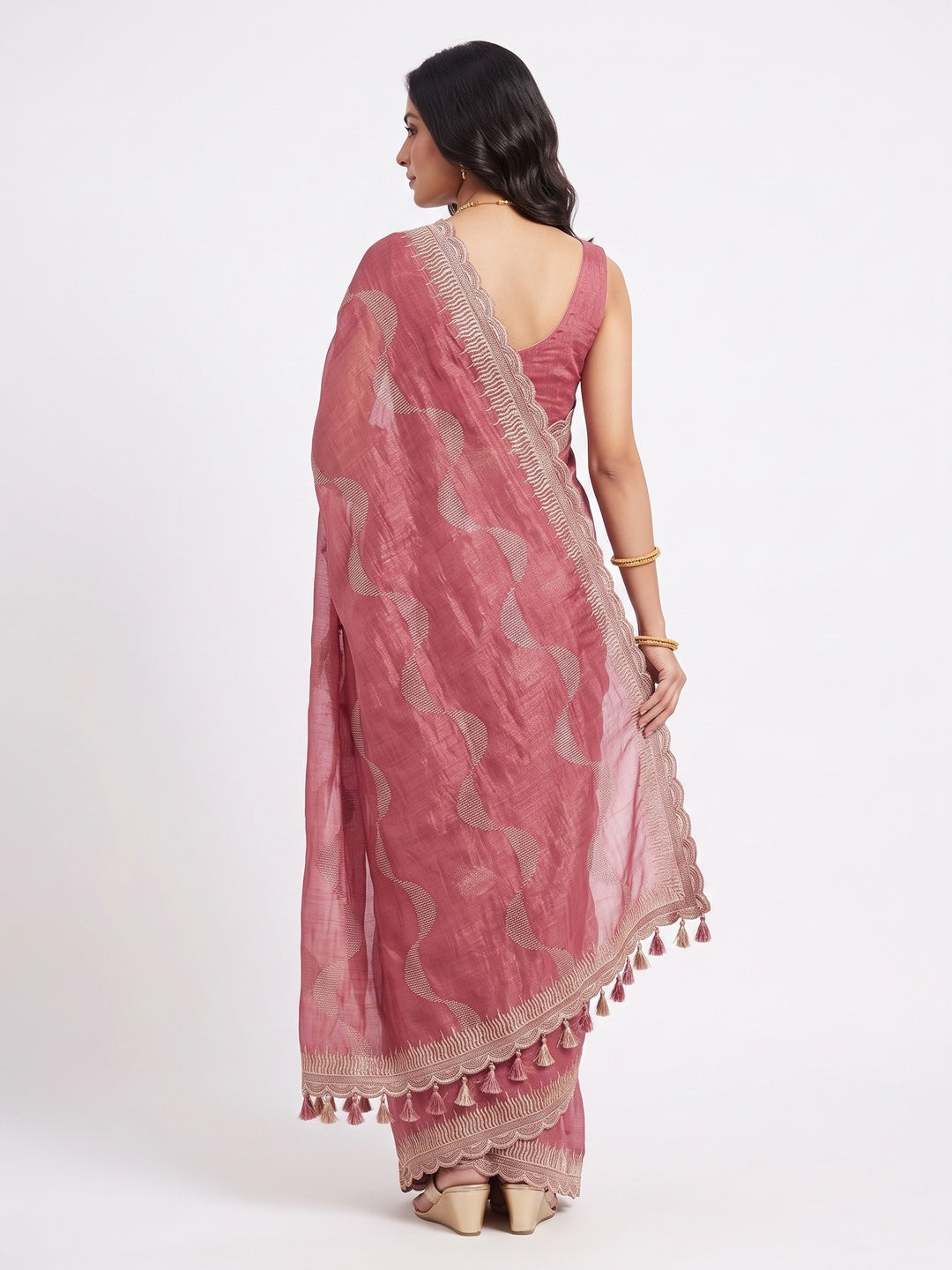 Pink Crunchy Chiffon Silk Saree Delicate Thread Motifs Ethnic Elegance - Image 2