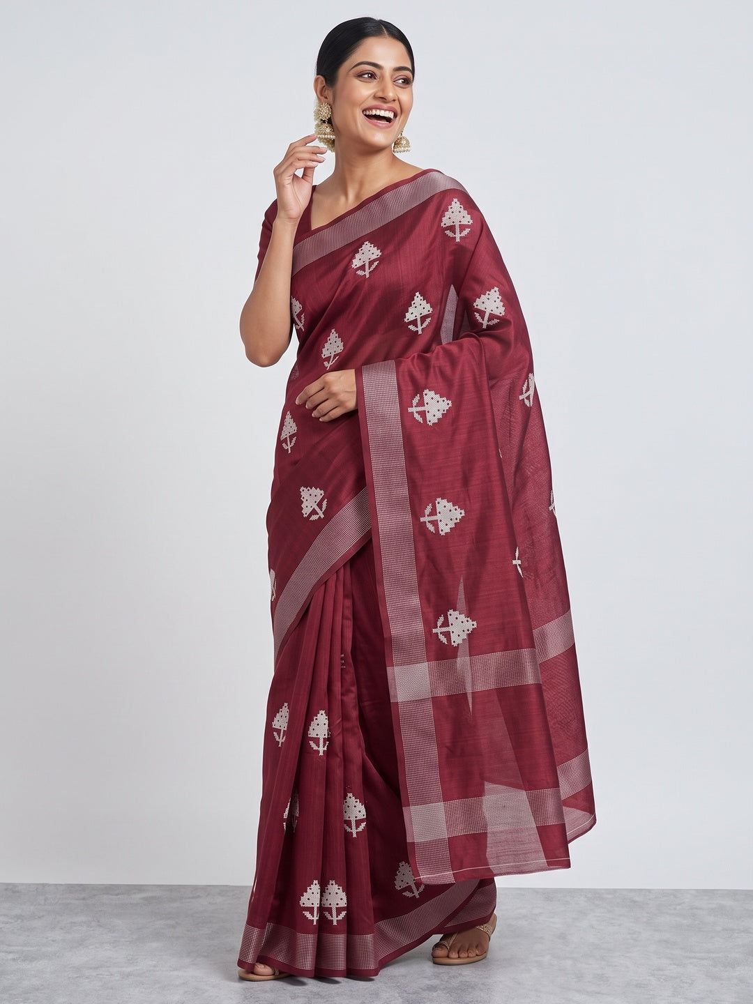 Maroon Embroidered Art Silk Saree Adorned with Classic Zari Weaving Details - Image 4